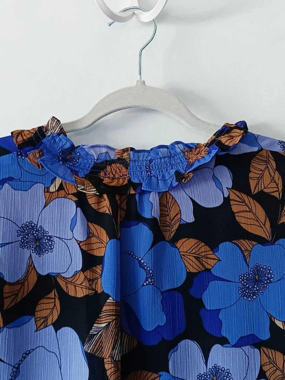 PLEIONE Blue and Beige Floral Blouse Size M ($14) - Picture 7 of 12